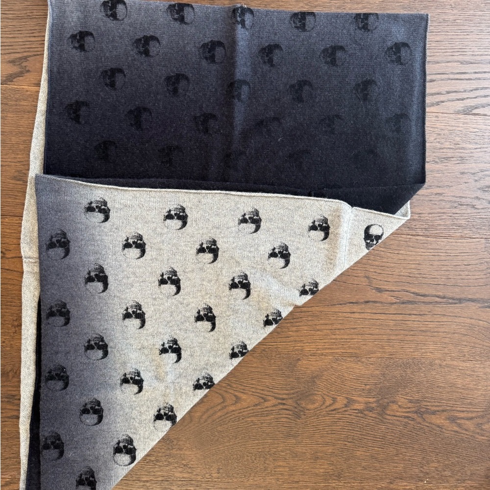 Skull Cashmere Reversible Black and Gray Skull Pattern Cashmere Scarf